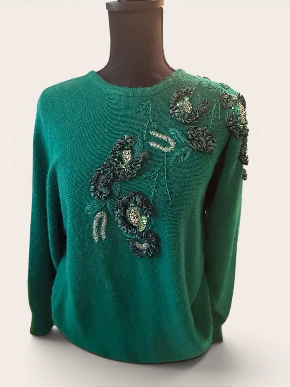Angenie 1980’s Beaded Embroidered Festive Green Floral Crewneck Women’s Sweater